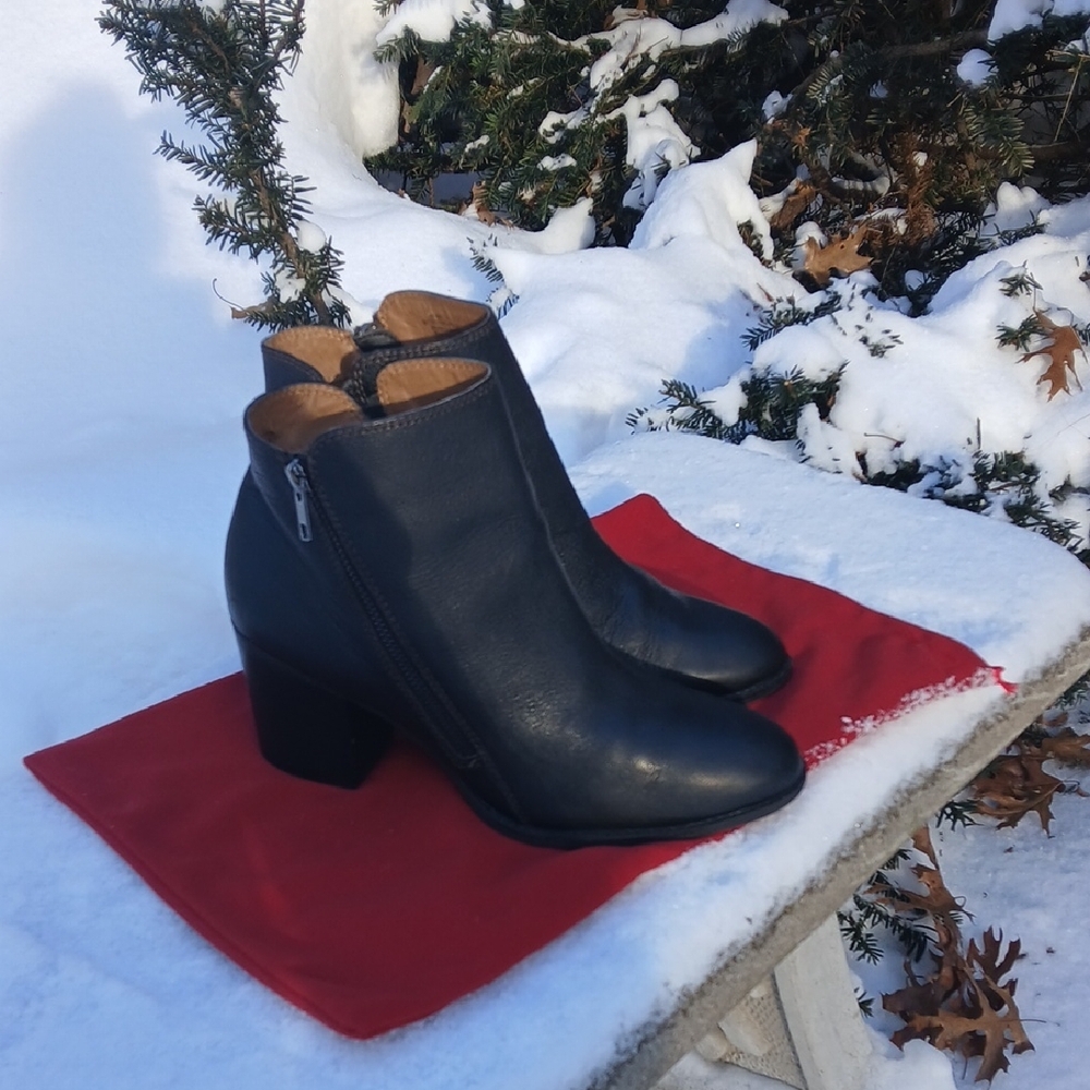 Sofft Tori ankle boot in black leather Sz 9